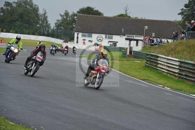 Mallory park Leicestershire;Mallory park photographs;Motorcycle action photographs;classic bikes;event digital images;eventdigitalimages;mallory park;no limits trackday;peter wileman photography;vintage bikes;vintage motorcycles;vmcc festival 1000 bikes