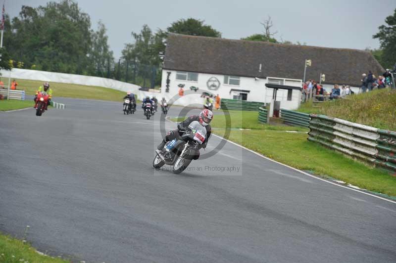 Mallory park Leicestershire;Mallory park photographs;Motorcycle action photographs;classic bikes;event digital images;eventdigitalimages;mallory park;no limits trackday;peter wileman photography;vintage bikes;vintage motorcycles;vmcc festival 1000 bikes