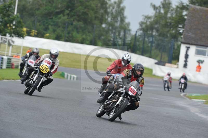 Mallory park Leicestershire;Mallory park photographs;Motorcycle action photographs;classic bikes;event digital images;eventdigitalimages;mallory park;no limits trackday;peter wileman photography;vintage bikes;vintage motorcycles;vmcc festival 1000 bikes