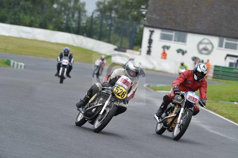 Mallory park Leicestershire;Mallory park photographs;Motorcycle action photographs;classic bikes;event digital images;eventdigitalimages;mallory park;no limits trackday;peter wileman photography;vintage bikes;vintage motorcycles;vmcc festival 1000 bikes