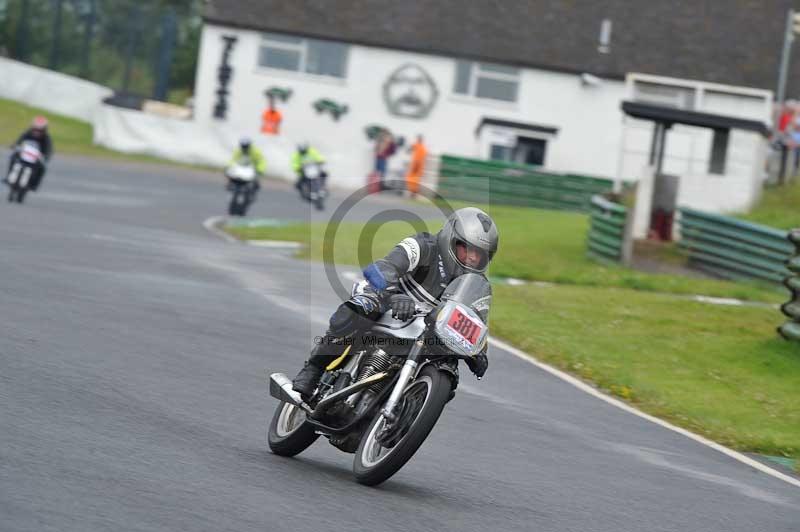 Mallory park Leicestershire;Mallory park photographs;Motorcycle action photographs;classic bikes;event digital images;eventdigitalimages;mallory park;no limits trackday;peter wileman photography;vintage bikes;vintage motorcycles;vmcc festival 1000 bikes