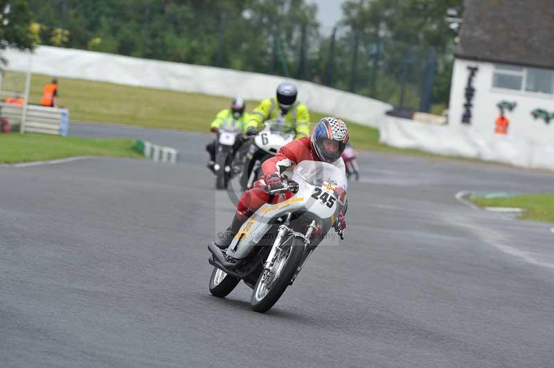 Mallory park Leicestershire;Mallory park photographs;Motorcycle action photographs;classic bikes;event digital images;eventdigitalimages;mallory park;no limits trackday;peter wileman photography;vintage bikes;vintage motorcycles;vmcc festival 1000 bikes