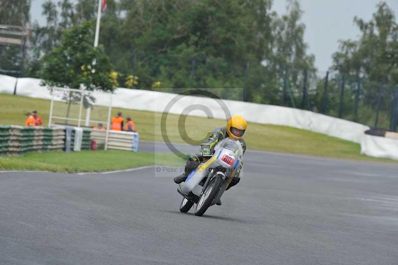 Mallory park Leicestershire;Mallory park photographs;Motorcycle action photographs;classic bikes;event digital images;eventdigitalimages;mallory park;no limits trackday;peter wileman photography;vintage bikes;vintage motorcycles;vmcc festival 1000 bikes