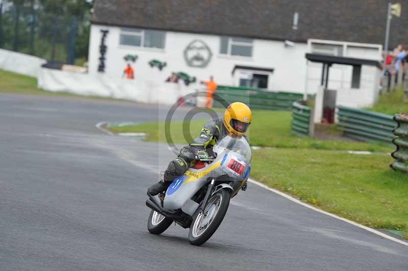 Mallory park Leicestershire;Mallory park photographs;Motorcycle action photographs;classic bikes;event digital images;eventdigitalimages;mallory park;no limits trackday;peter wileman photography;vintage bikes;vintage motorcycles;vmcc festival 1000 bikes