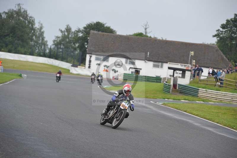 Mallory park Leicestershire;Mallory park photographs;Motorcycle action photographs;classic bikes;event digital images;eventdigitalimages;mallory park;no limits trackday;peter wileman photography;vintage bikes;vintage motorcycles;vmcc festival 1000 bikes