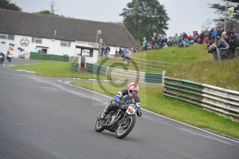 Mallory park Leicestershire;Mallory park photographs;Motorcycle action photographs;classic bikes;event digital images;eventdigitalimages;mallory park;no limits trackday;peter wileman photography;vintage bikes;vintage motorcycles;vmcc festival 1000 bikes