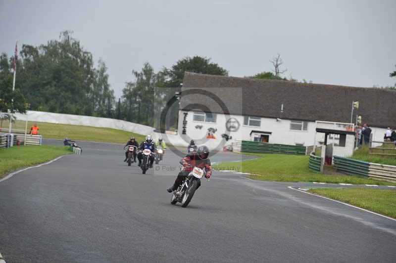 Mallory park Leicestershire;Mallory park photographs;Motorcycle action photographs;classic bikes;event digital images;eventdigitalimages;mallory park;no limits trackday;peter wileman photography;vintage bikes;vintage motorcycles;vmcc festival 1000 bikes