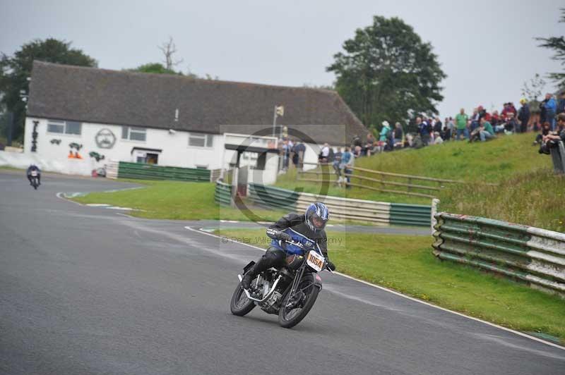 Mallory park Leicestershire;Mallory park photographs;Motorcycle action photographs;classic bikes;event digital images;eventdigitalimages;mallory park;no limits trackday;peter wileman photography;vintage bikes;vintage motorcycles;vmcc festival 1000 bikes