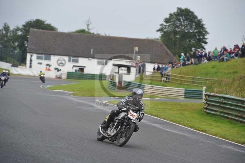 Mallory park Leicestershire;Mallory park photographs;Motorcycle action photographs;classic bikes;event digital images;eventdigitalimages;mallory park;no limits trackday;peter wileman photography;vintage bikes;vintage motorcycles;vmcc festival 1000 bikes