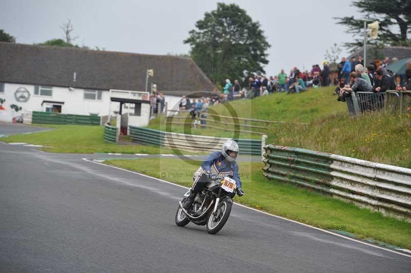 Mallory park Leicestershire;Mallory park photographs;Motorcycle action photographs;classic bikes;event digital images;eventdigitalimages;mallory park;no limits trackday;peter wileman photography;vintage bikes;vintage motorcycles;vmcc festival 1000 bikes