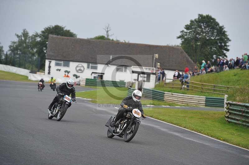 Mallory park Leicestershire;Mallory park photographs;Motorcycle action photographs;classic bikes;event digital images;eventdigitalimages;mallory park;no limits trackday;peter wileman photography;vintage bikes;vintage motorcycles;vmcc festival 1000 bikes