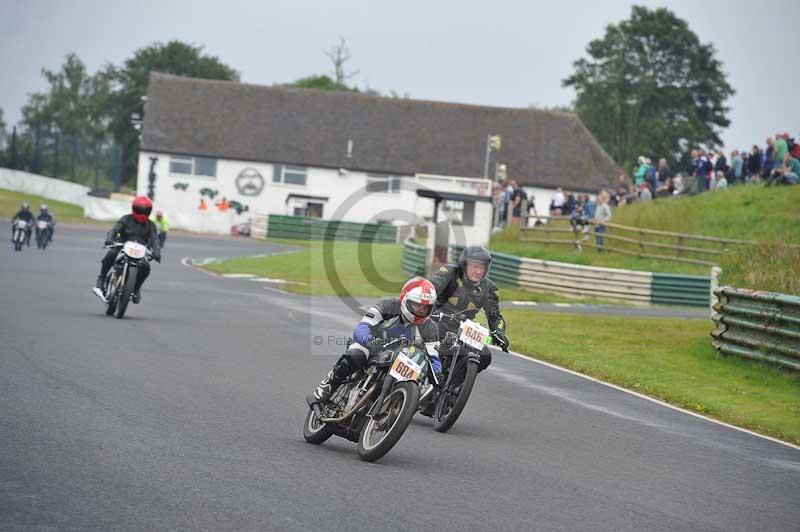 Mallory park Leicestershire;Mallory park photographs;Motorcycle action photographs;classic bikes;event digital images;eventdigitalimages;mallory park;no limits trackday;peter wileman photography;vintage bikes;vintage motorcycles;vmcc festival 1000 bikes