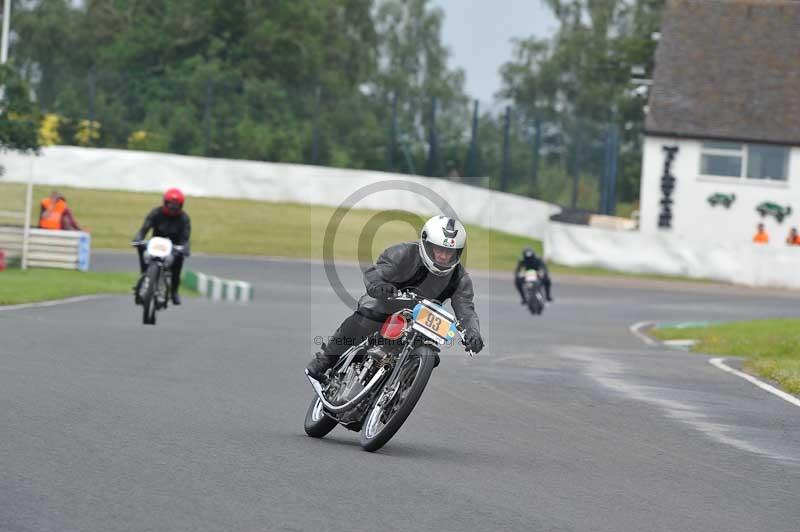 Mallory park Leicestershire;Mallory park photographs;Motorcycle action photographs;classic bikes;event digital images;eventdigitalimages;mallory park;no limits trackday;peter wileman photography;vintage bikes;vintage motorcycles;vmcc festival 1000 bikes