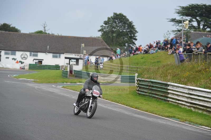 Mallory park Leicestershire;Mallory park photographs;Motorcycle action photographs;classic bikes;event digital images;eventdigitalimages;mallory park;no limits trackday;peter wileman photography;vintage bikes;vintage motorcycles;vmcc festival 1000 bikes