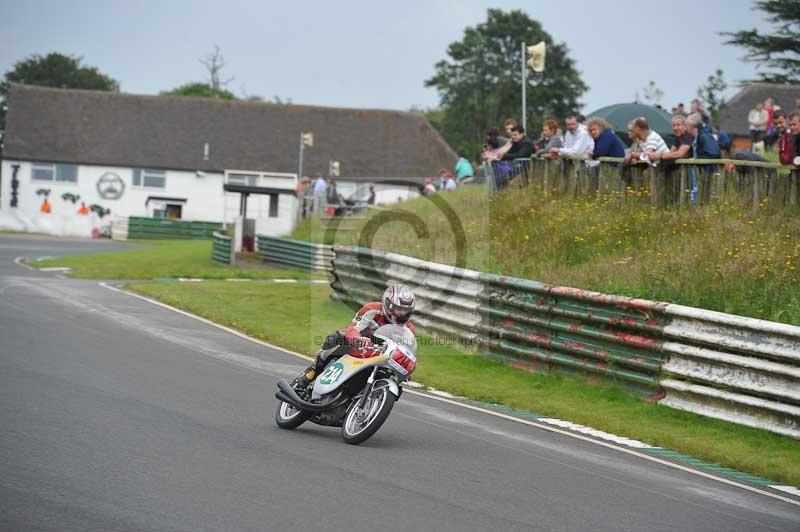 Mallory park Leicestershire;Mallory park photographs;Motorcycle action photographs;classic bikes;event digital images;eventdigitalimages;mallory park;no limits trackday;peter wileman photography;vintage bikes;vintage motorcycles;vmcc festival 1000 bikes