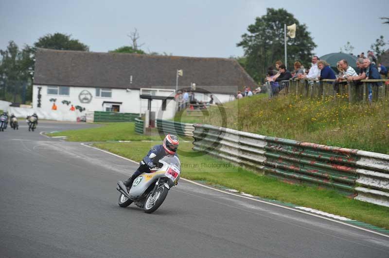 Mallory park Leicestershire;Mallory park photographs;Motorcycle action photographs;classic bikes;event digital images;eventdigitalimages;mallory park;no limits trackday;peter wileman photography;vintage bikes;vintage motorcycles;vmcc festival 1000 bikes