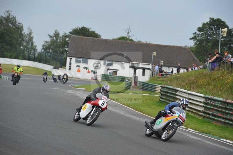 Mallory park Leicestershire;Mallory park photographs;Motorcycle action photographs;classic bikes;event digital images;eventdigitalimages;mallory park;no limits trackday;peter wileman photography;vintage bikes;vintage motorcycles;vmcc festival 1000 bikes