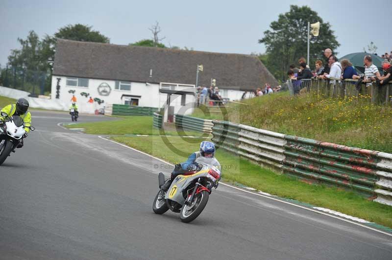 Mallory park Leicestershire;Mallory park photographs;Motorcycle action photographs;classic bikes;event digital images;eventdigitalimages;mallory park;no limits trackday;peter wileman photography;vintage bikes;vintage motorcycles;vmcc festival 1000 bikes