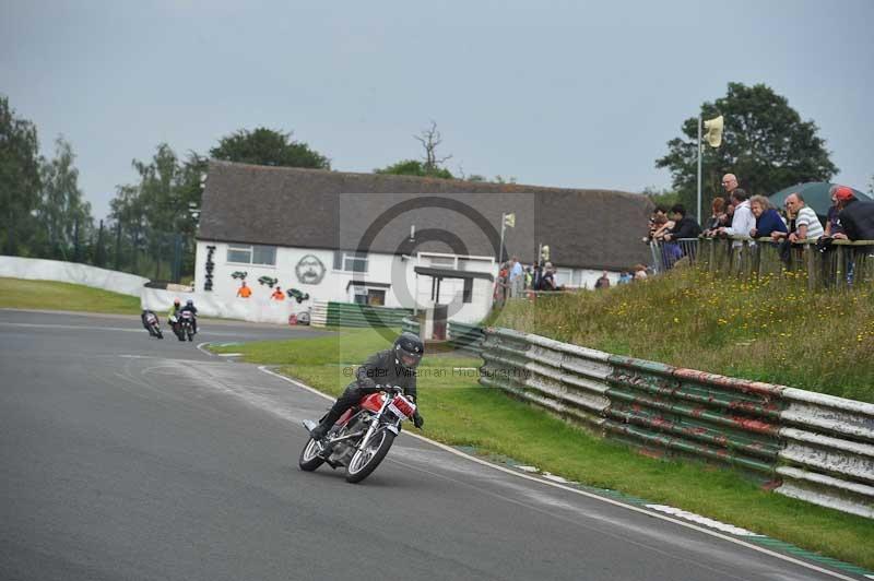 Mallory park Leicestershire;Mallory park photographs;Motorcycle action photographs;classic bikes;event digital images;eventdigitalimages;mallory park;no limits trackday;peter wileman photography;vintage bikes;vintage motorcycles;vmcc festival 1000 bikes