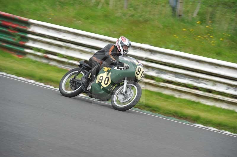 Mallory park Leicestershire;Mallory park photographs;Motorcycle action photographs;classic bikes;event digital images;eventdigitalimages;mallory park;no limits trackday;peter wileman photography;vintage bikes;vintage motorcycles;vmcc festival 1000 bikes