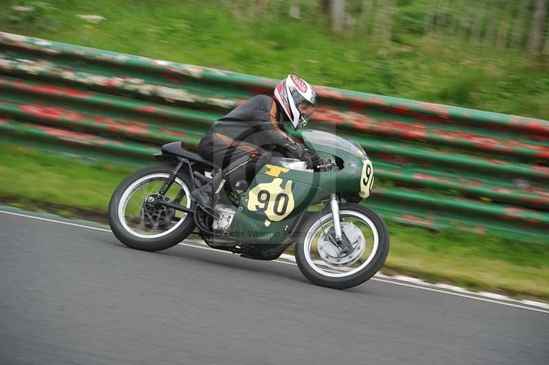 Mallory park Leicestershire;Mallory park photographs;Motorcycle action photographs;classic bikes;event digital images;eventdigitalimages;mallory park;no limits trackday;peter wileman photography;vintage bikes;vintage motorcycles;vmcc festival 1000 bikes