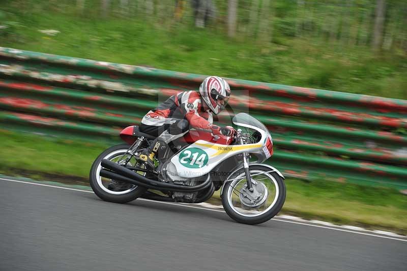 Mallory park Leicestershire;Mallory park photographs;Motorcycle action photographs;classic bikes;event digital images;eventdigitalimages;mallory park;no limits trackday;peter wileman photography;vintage bikes;vintage motorcycles;vmcc festival 1000 bikes