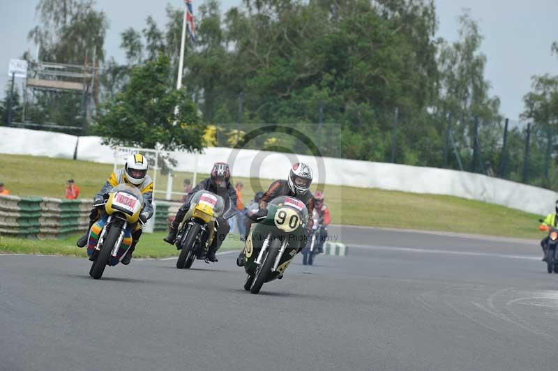 Mallory park Leicestershire;Mallory park photographs;Motorcycle action photographs;classic bikes;event digital images;eventdigitalimages;mallory park;no limits trackday;peter wileman photography;vintage bikes;vintage motorcycles;vmcc festival 1000 bikes