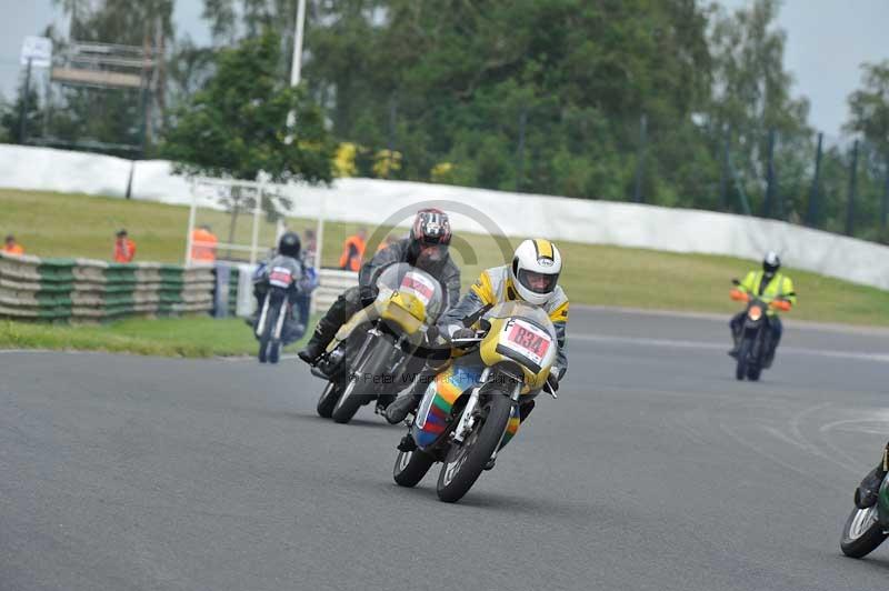 Mallory park Leicestershire;Mallory park photographs;Motorcycle action photographs;classic bikes;event digital images;eventdigitalimages;mallory park;no limits trackday;peter wileman photography;vintage bikes;vintage motorcycles;vmcc festival 1000 bikes