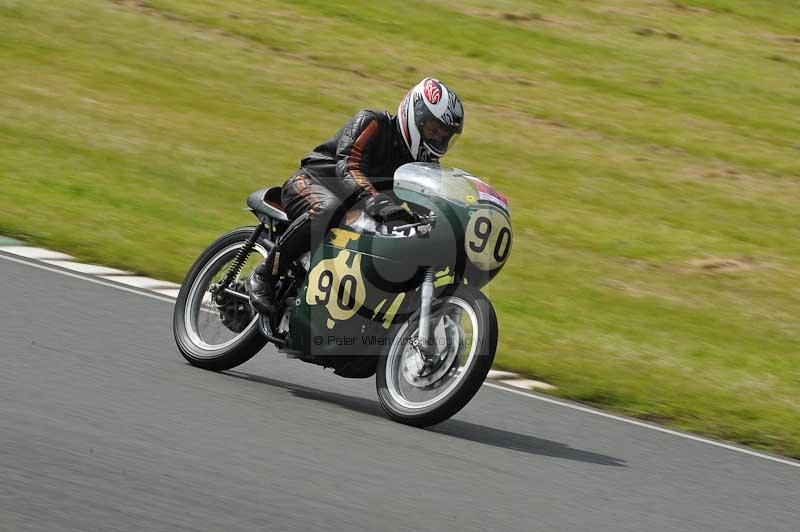 Mallory park Leicestershire;Mallory park photographs;Motorcycle action photographs;classic bikes;event digital images;eventdigitalimages;mallory park;no limits trackday;peter wileman photography;vintage bikes;vintage motorcycles;vmcc festival 1000 bikes