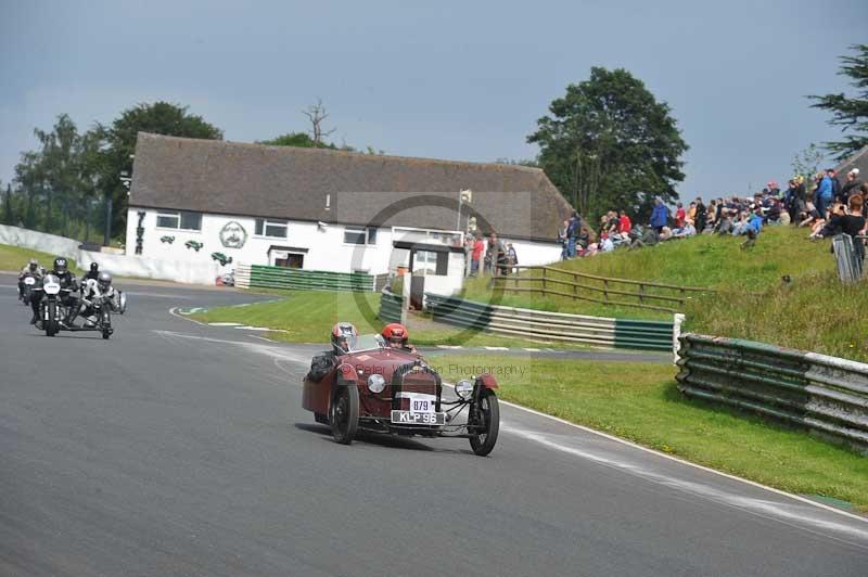 Mallory park Leicestershire;Mallory park photographs;Motorcycle action photographs;classic bikes;event digital images;eventdigitalimages;mallory park;no limits trackday;peter wileman photography;vintage bikes;vintage motorcycles;vmcc festival 1000 bikes