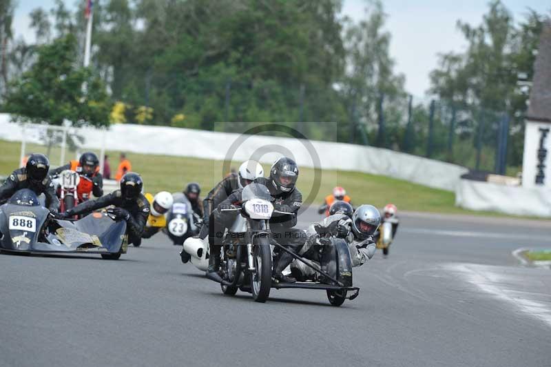 Mallory park Leicestershire;Mallory park photographs;Motorcycle action photographs;classic bikes;event digital images;eventdigitalimages;mallory park;no limits trackday;peter wileman photography;vintage bikes;vintage motorcycles;vmcc festival 1000 bikes