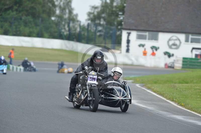 Mallory park Leicestershire;Mallory park photographs;Motorcycle action photographs;classic bikes;event digital images;eventdigitalimages;mallory park;no limits trackday;peter wileman photography;vintage bikes;vintage motorcycles;vmcc festival 1000 bikes