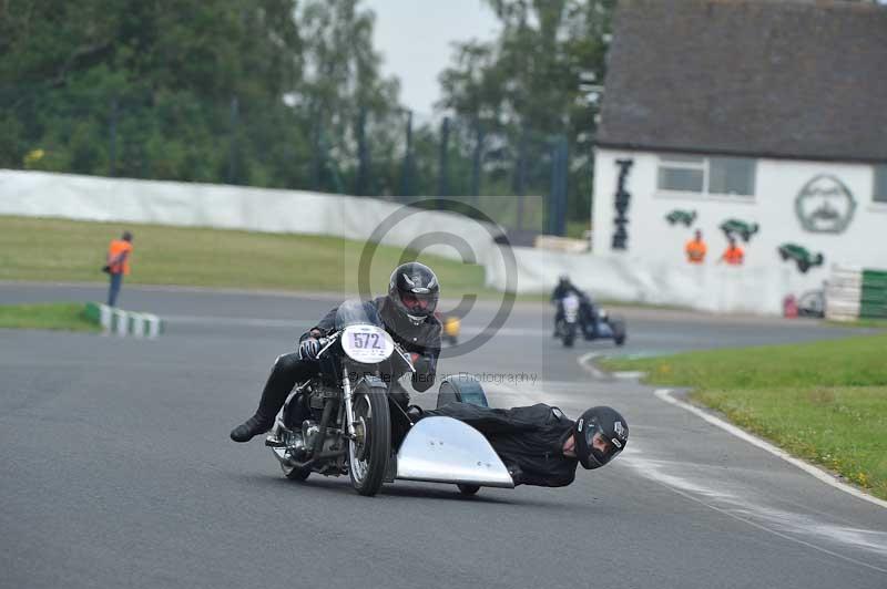 Mallory park Leicestershire;Mallory park photographs;Motorcycle action photographs;classic bikes;event digital images;eventdigitalimages;mallory park;no limits trackday;peter wileman photography;vintage bikes;vintage motorcycles;vmcc festival 1000 bikes