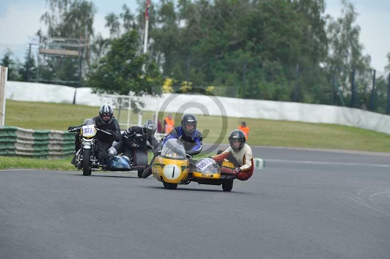 Mallory park Leicestershire;Mallory park photographs;Motorcycle action photographs;classic bikes;event digital images;eventdigitalimages;mallory park;no limits trackday;peter wileman photography;vintage bikes;vintage motorcycles;vmcc festival 1000 bikes