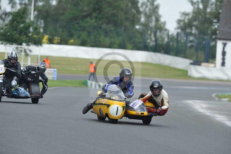 Mallory park Leicestershire;Mallory park photographs;Motorcycle action photographs;classic bikes;event digital images;eventdigitalimages;mallory park;no limits trackday;peter wileman photography;vintage bikes;vintage motorcycles;vmcc festival 1000 bikes