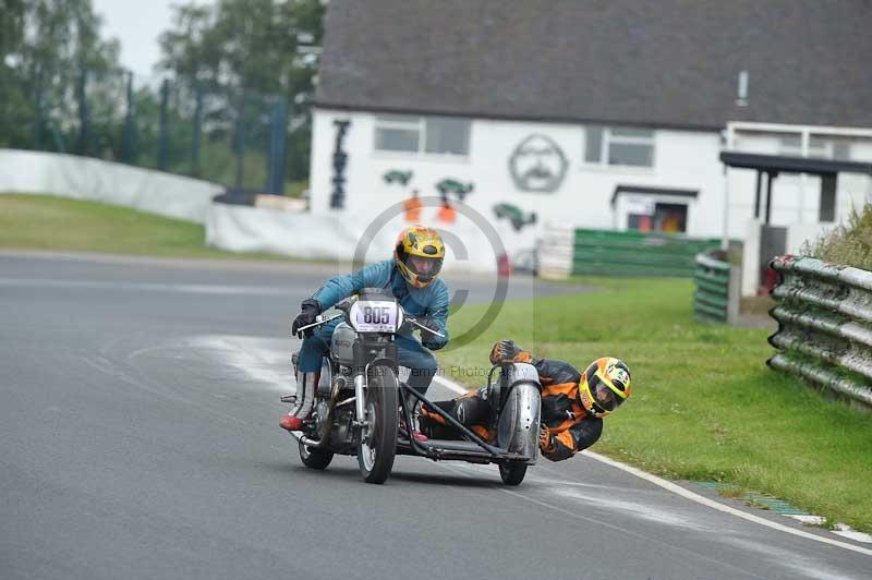 Mallory park Leicestershire;Mallory park photographs;Motorcycle action photographs;classic bikes;event digital images;eventdigitalimages;mallory park;no limits trackday;peter wileman photography;vintage bikes;vintage motorcycles;vmcc festival 1000 bikes