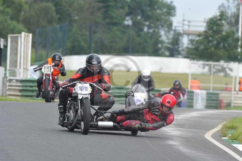 Mallory park Leicestershire;Mallory park photographs;Motorcycle action photographs;classic bikes;event digital images;eventdigitalimages;mallory park;no limits trackday;peter wileman photography;vintage bikes;vintage motorcycles;vmcc festival 1000 bikes