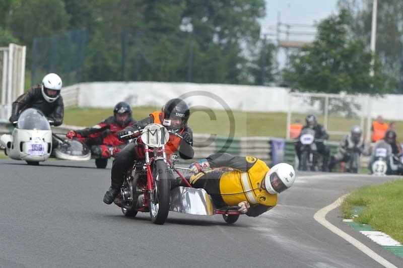 Mallory park Leicestershire;Mallory park photographs;Motorcycle action photographs;classic bikes;event digital images;eventdigitalimages;mallory park;no limits trackday;peter wileman photography;vintage bikes;vintage motorcycles;vmcc festival 1000 bikes