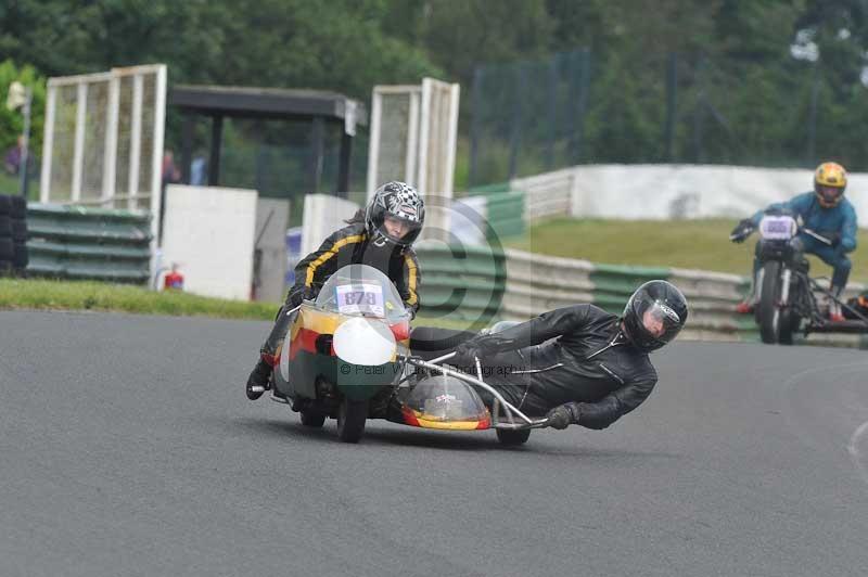 Mallory park Leicestershire;Mallory park photographs;Motorcycle action photographs;classic bikes;event digital images;eventdigitalimages;mallory park;no limits trackday;peter wileman photography;vintage bikes;vintage motorcycles;vmcc festival 1000 bikes