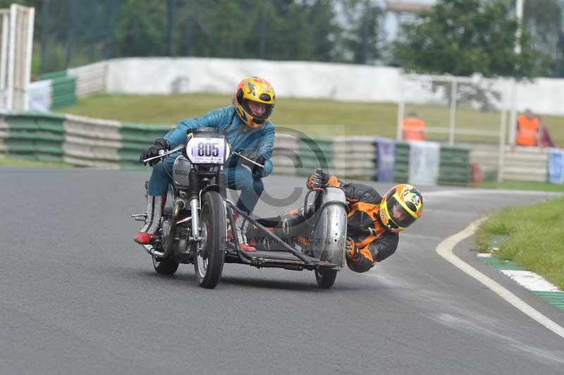 Mallory park Leicestershire;Mallory park photographs;Motorcycle action photographs;classic bikes;event digital images;eventdigitalimages;mallory park;no limits trackday;peter wileman photography;vintage bikes;vintage motorcycles;vmcc festival 1000 bikes