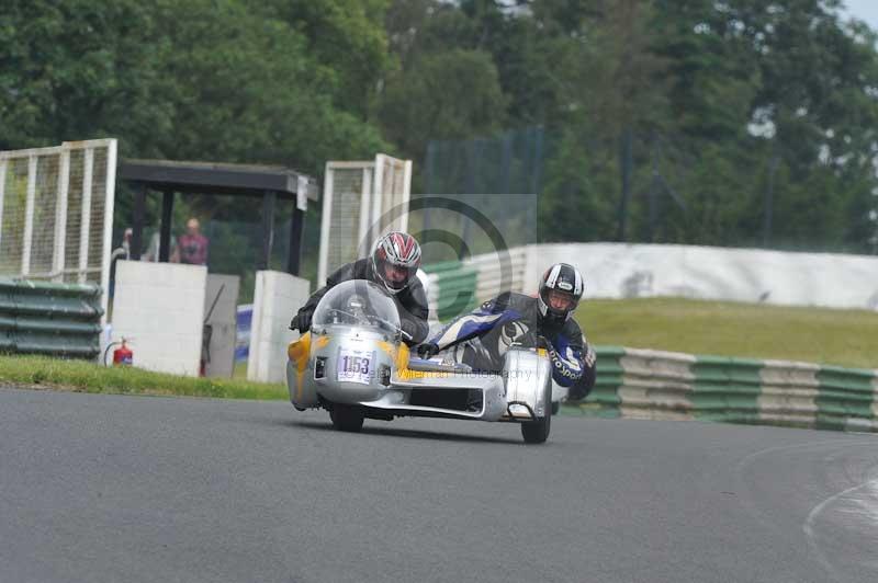 Mallory park Leicestershire;Mallory park photographs;Motorcycle action photographs;classic bikes;event digital images;eventdigitalimages;mallory park;no limits trackday;peter wileman photography;vintage bikes;vintage motorcycles;vmcc festival 1000 bikes