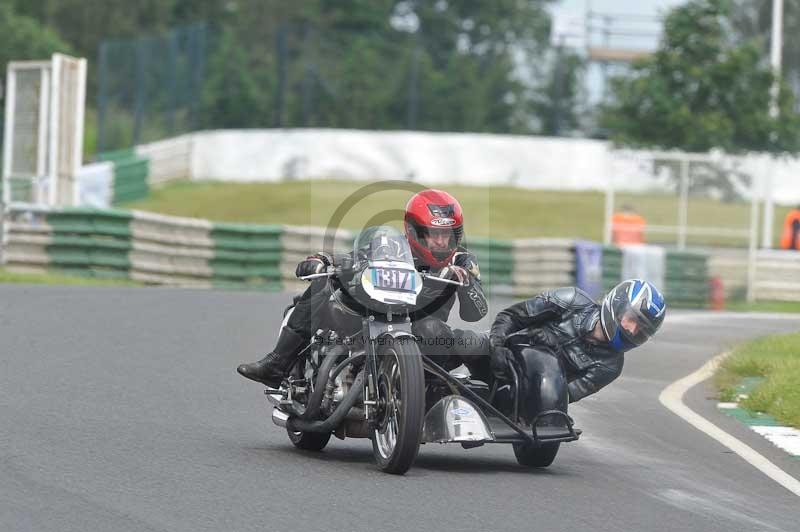 Mallory park Leicestershire;Mallory park photographs;Motorcycle action photographs;classic bikes;event digital images;eventdigitalimages;mallory park;no limits trackday;peter wileman photography;vintage bikes;vintage motorcycles;vmcc festival 1000 bikes