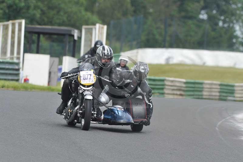 Mallory park Leicestershire;Mallory park photographs;Motorcycle action photographs;classic bikes;event digital images;eventdigitalimages;mallory park;no limits trackday;peter wileman photography;vintage bikes;vintage motorcycles;vmcc festival 1000 bikes