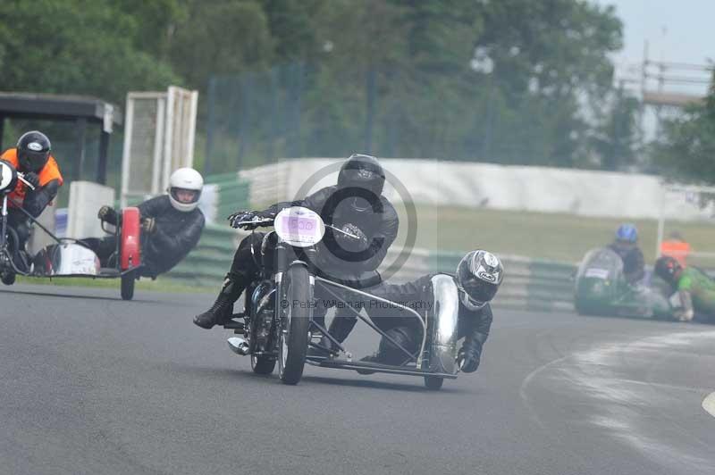 Mallory park Leicestershire;Mallory park photographs;Motorcycle action photographs;classic bikes;event digital images;eventdigitalimages;mallory park;no limits trackday;peter wileman photography;vintage bikes;vintage motorcycles;vmcc festival 1000 bikes