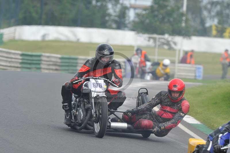 Mallory park Leicestershire;Mallory park photographs;Motorcycle action photographs;classic bikes;event digital images;eventdigitalimages;mallory park;no limits trackday;peter wileman photography;vintage bikes;vintage motorcycles;vmcc festival 1000 bikes