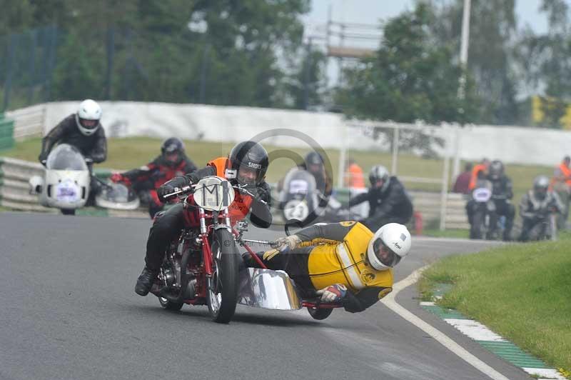 Mallory park Leicestershire;Mallory park photographs;Motorcycle action photographs;classic bikes;event digital images;eventdigitalimages;mallory park;no limits trackday;peter wileman photography;vintage bikes;vintage motorcycles;vmcc festival 1000 bikes