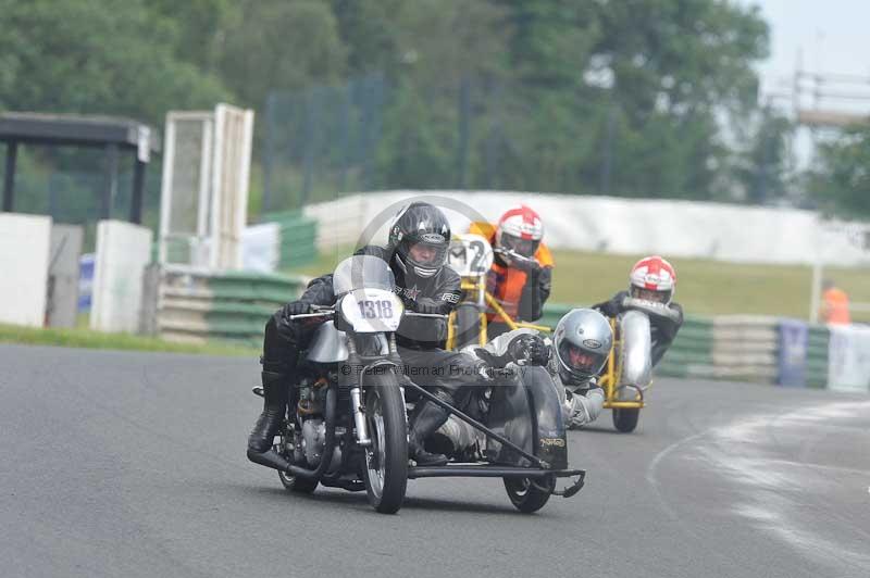 Mallory park Leicestershire;Mallory park photographs;Motorcycle action photographs;classic bikes;event digital images;eventdigitalimages;mallory park;no limits trackday;peter wileman photography;vintage bikes;vintage motorcycles;vmcc festival 1000 bikes