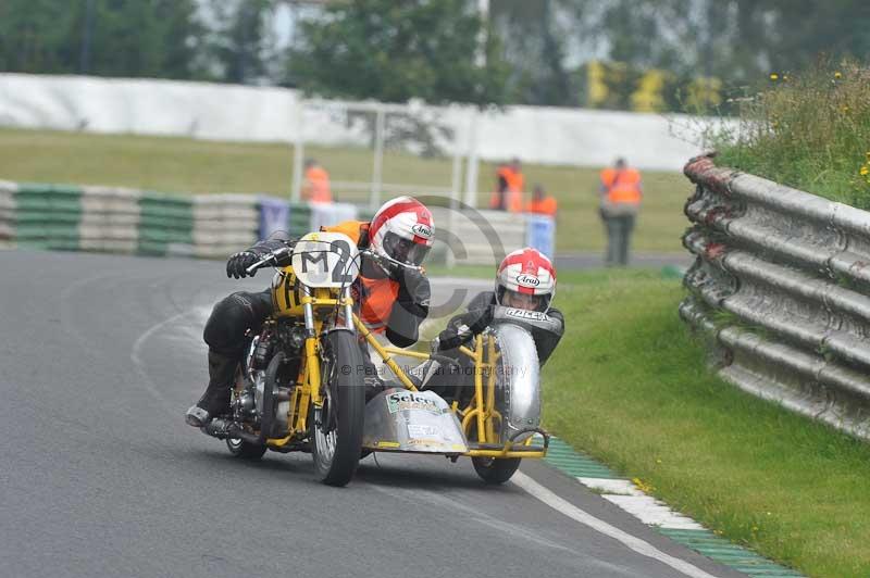 Mallory park Leicestershire;Mallory park photographs;Motorcycle action photographs;classic bikes;event digital images;eventdigitalimages;mallory park;no limits trackday;peter wileman photography;vintage bikes;vintage motorcycles;vmcc festival 1000 bikes