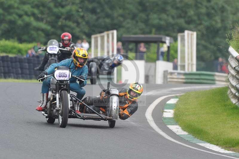 Mallory park Leicestershire;Mallory park photographs;Motorcycle action photographs;classic bikes;event digital images;eventdigitalimages;mallory park;no limits trackday;peter wileman photography;vintage bikes;vintage motorcycles;vmcc festival 1000 bikes