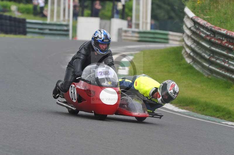 Mallory park Leicestershire;Mallory park photographs;Motorcycle action photographs;classic bikes;event digital images;eventdigitalimages;mallory park;no limits trackday;peter wileman photography;vintage bikes;vintage motorcycles;vmcc festival 1000 bikes